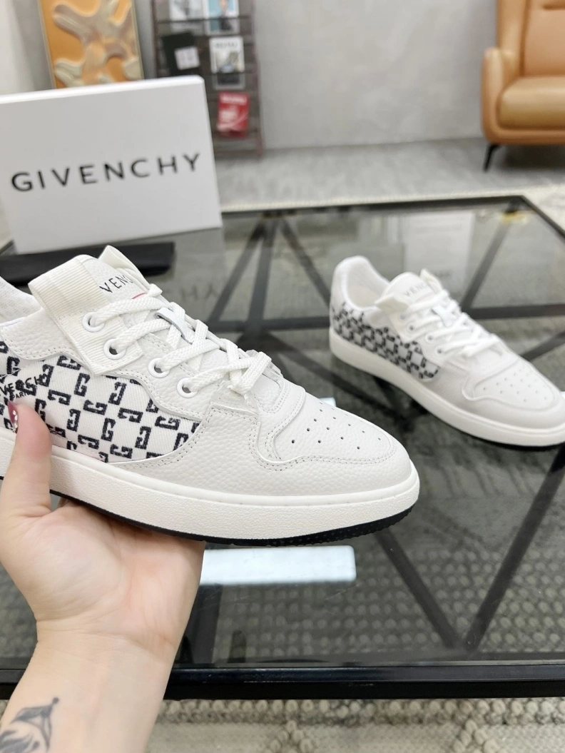 Gxvxnchy Sneakers AllSeason 152684