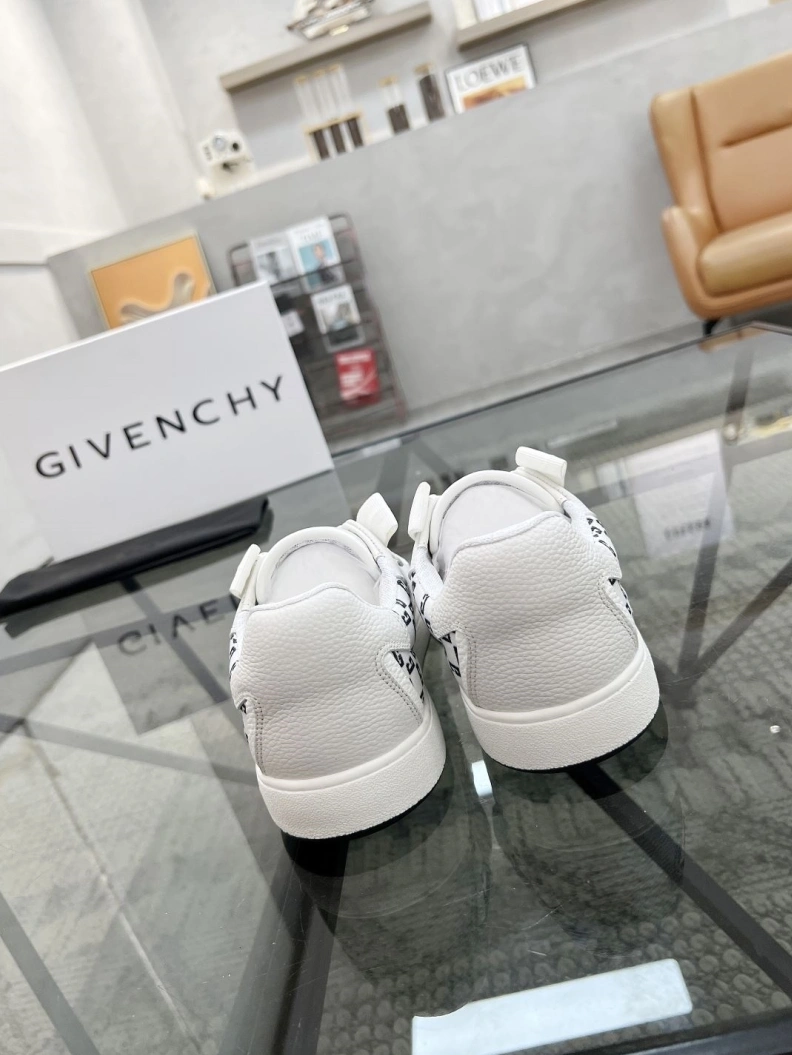 Gxvxnchy Sneakers AllSeason 152684