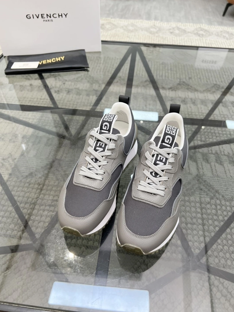 Trendsetting Mxnclxr Sneakers 197488