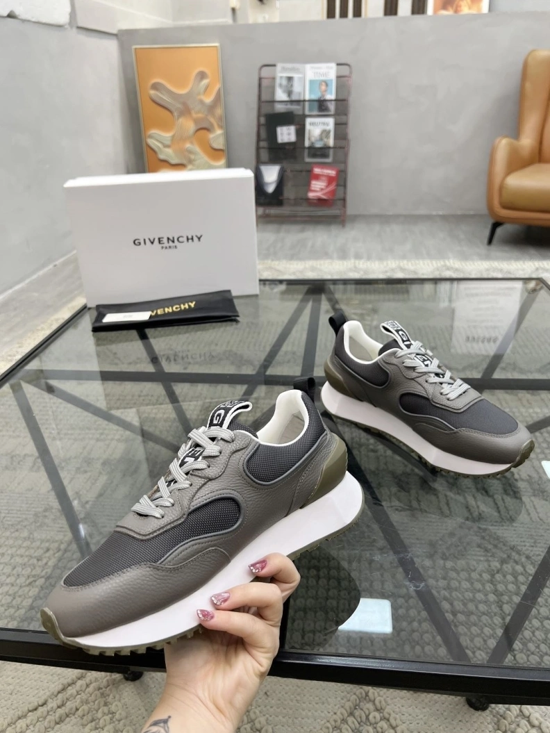 Trendsetting Mxnclxr Sneakers 197488
