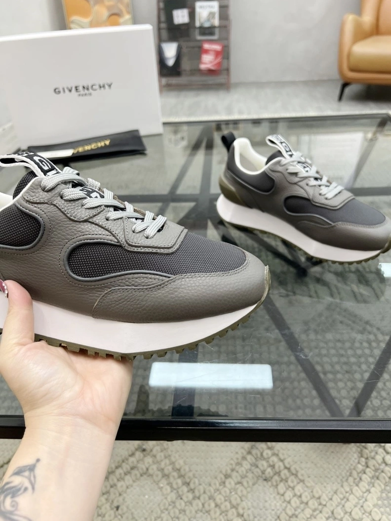 Trendsetting Mxnclxr Sneakers 197488