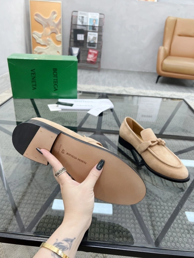 Modern Bxttxga Vxnxta Leather Shoes 112556