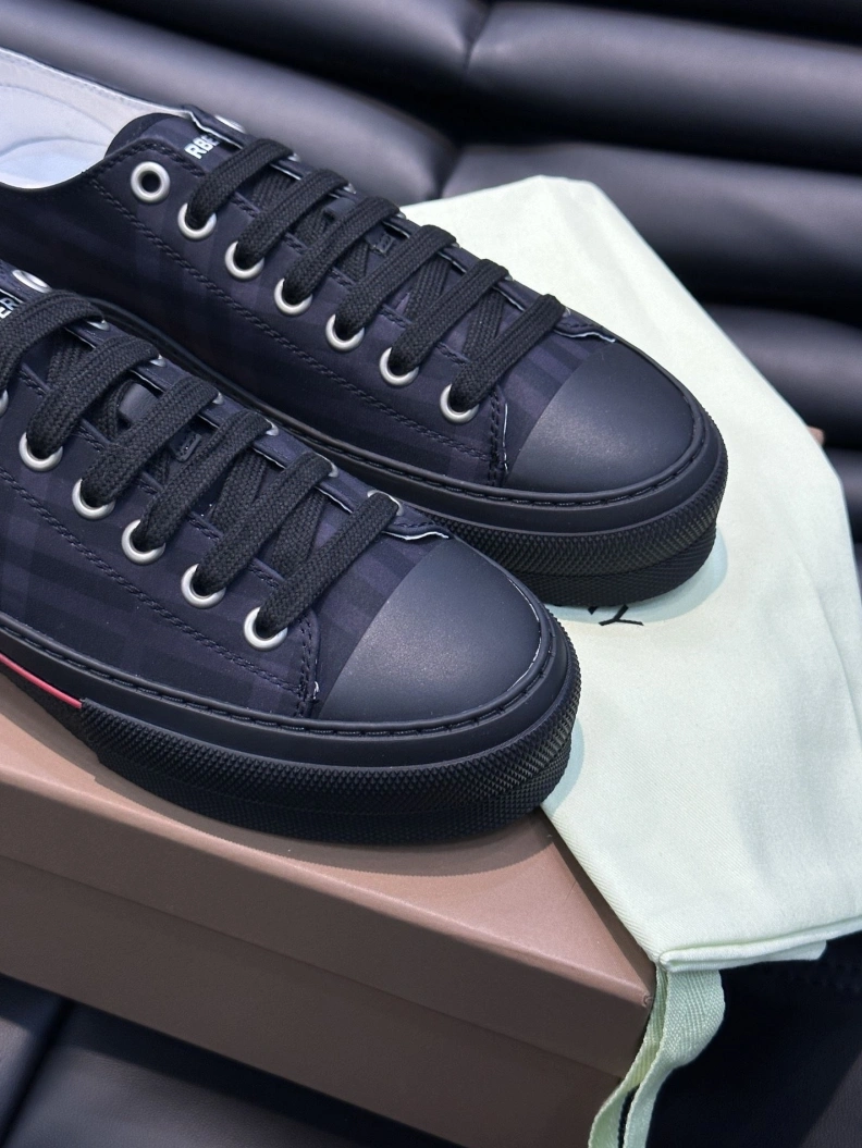 Durable Bxrbxrry Sneakers 114787