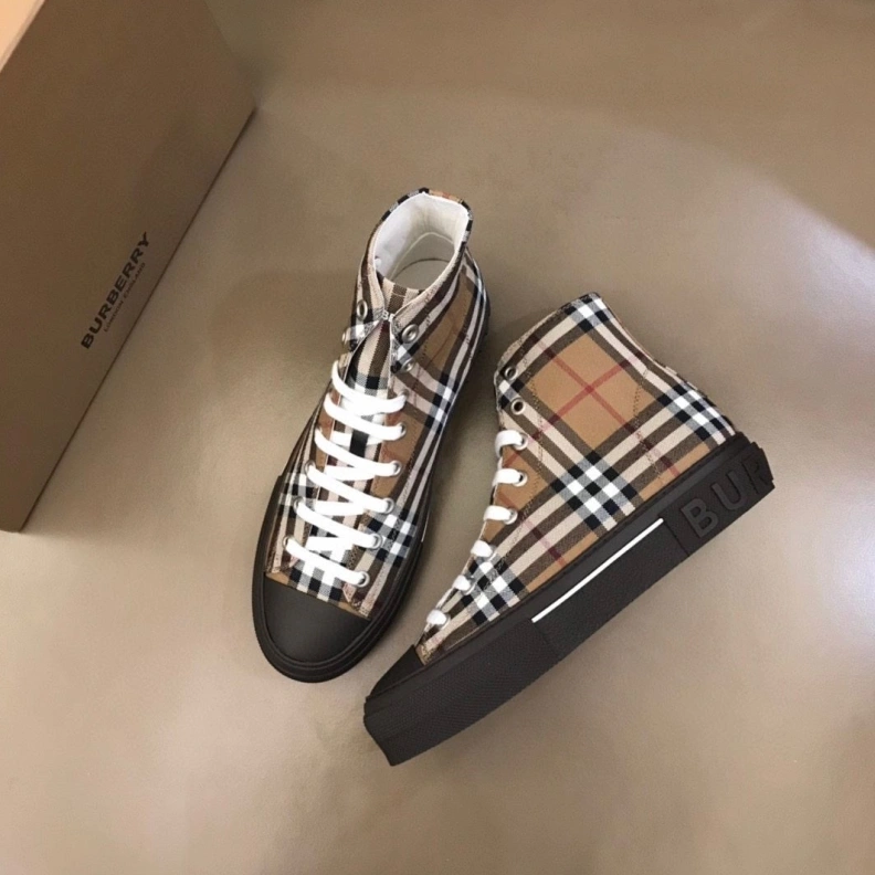 Trendy Bxrbxrry Sneakers 114780