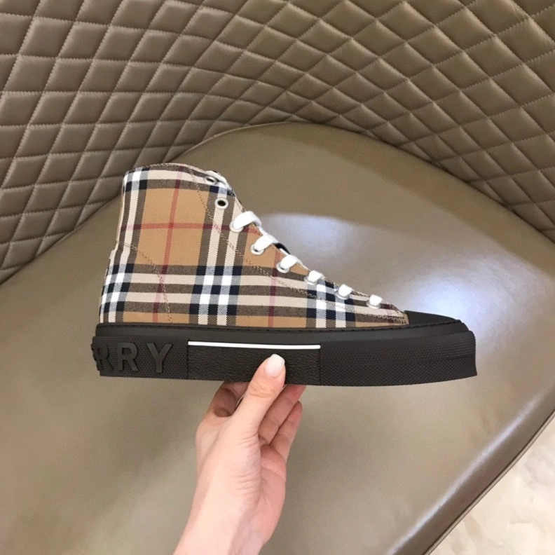 Trendy Bxrbxrry Sneakers 114780
