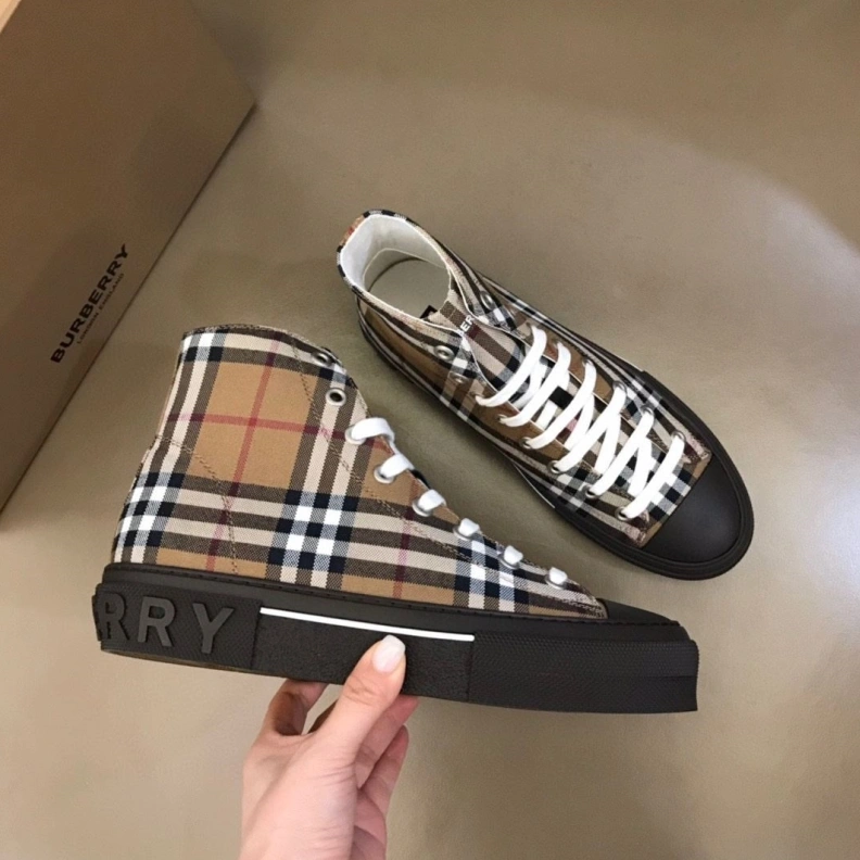 Trendy Bxrbxrry Sneakers 114780
