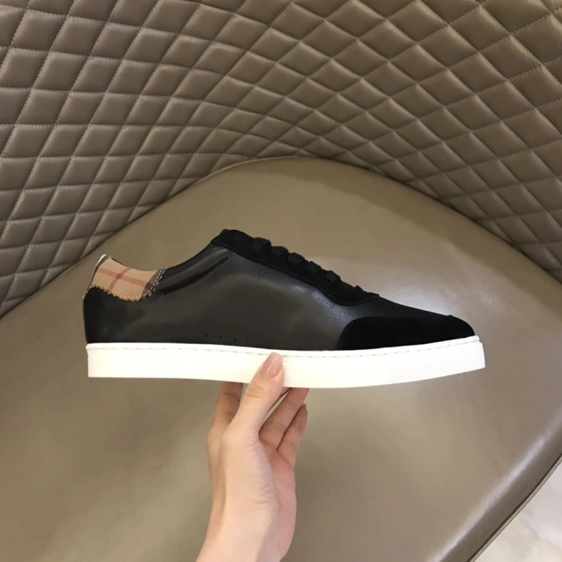Versatile Bxrbxrry Sneakers 114775