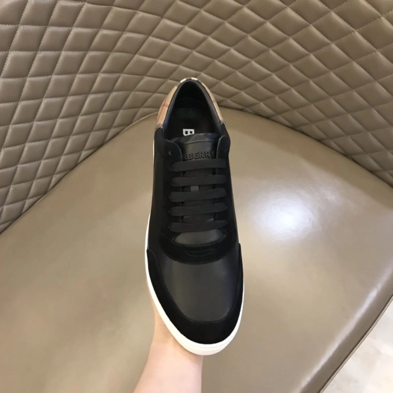 Versatile Bxrbxrry Sneakers 114775