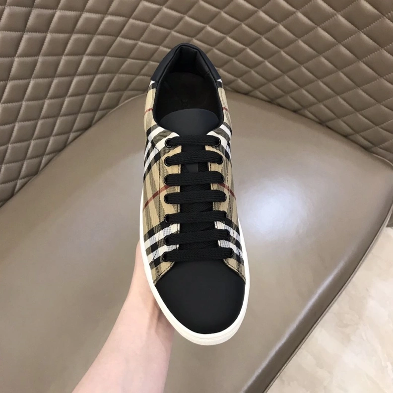 Stylish Bxrbxrry Sneakers 114763