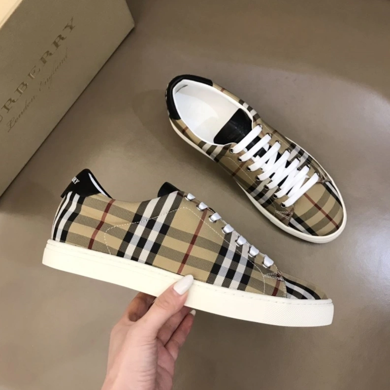 Soft Bxrbxrry Sneakers 114759