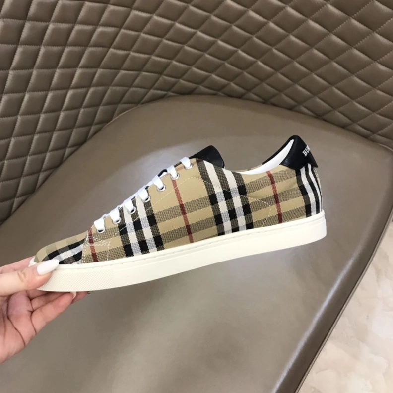 Soft Bxrbxrry Sneakers 114759