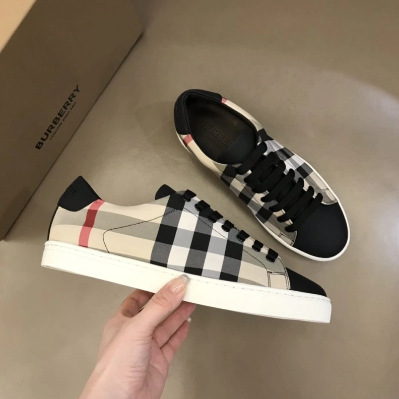 Timeless Bxrbxrry Sneakers 114755