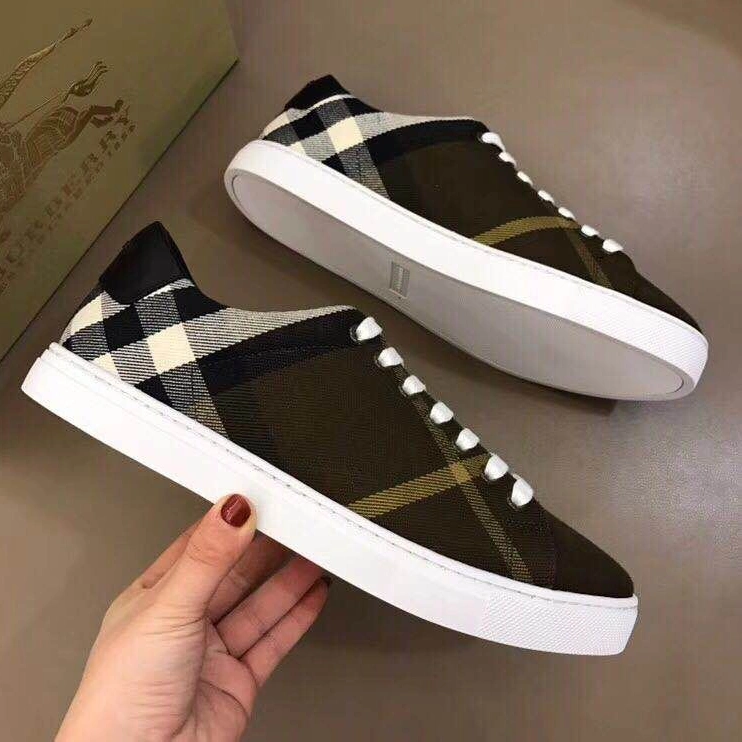Durable Bxrbxrry Sneakers 114750