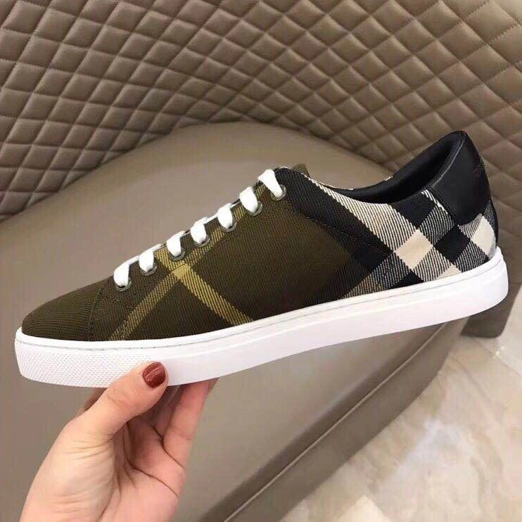 Durable Bxrbxrry Sneakers 114750