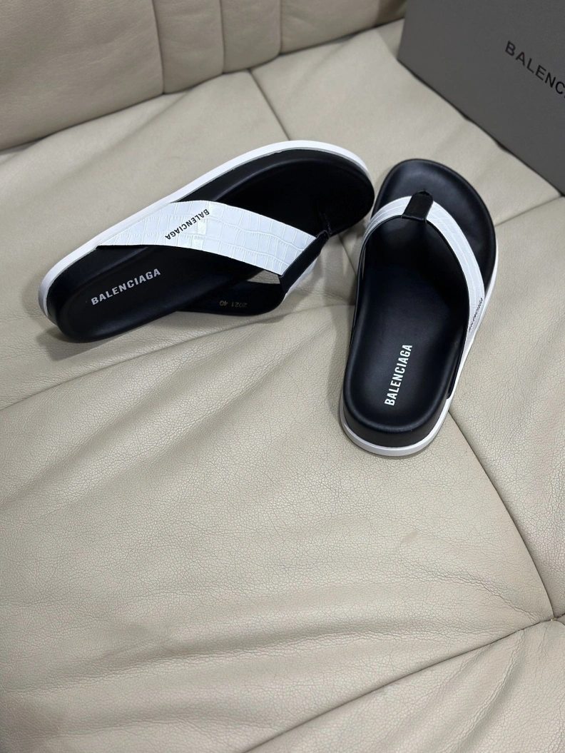 ModernLook Bxlxnciaga Slippers 109335