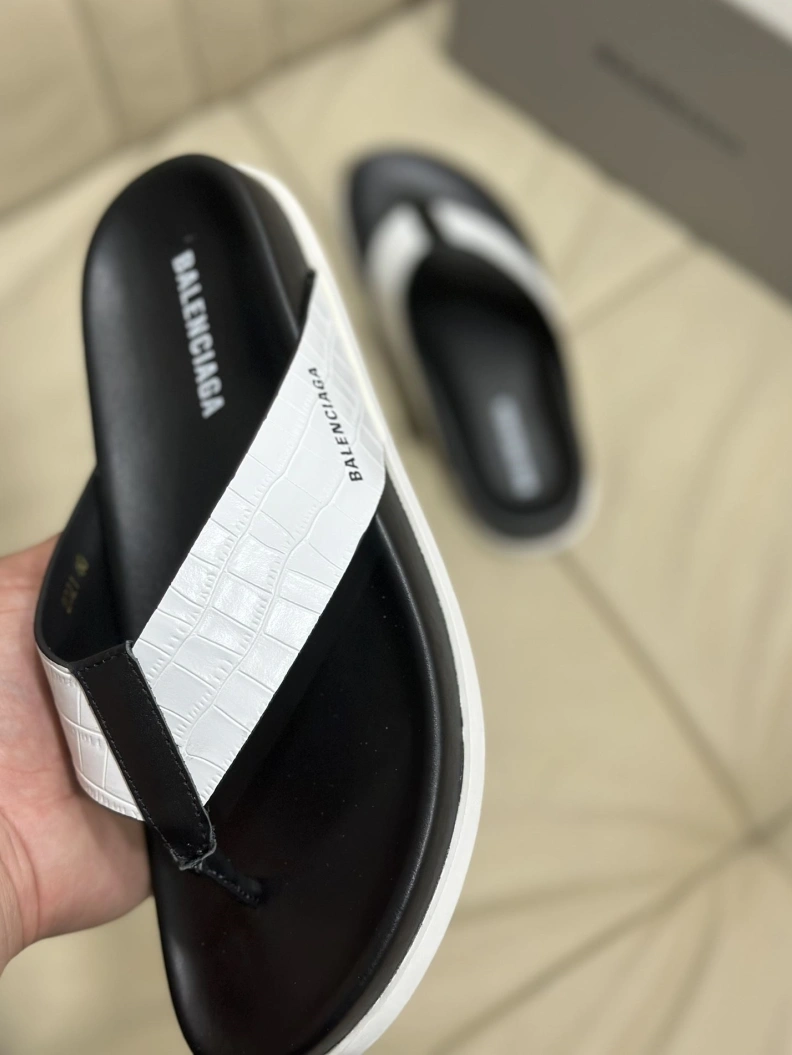 ModernLook Bxlxnciaga Slippers 109335
