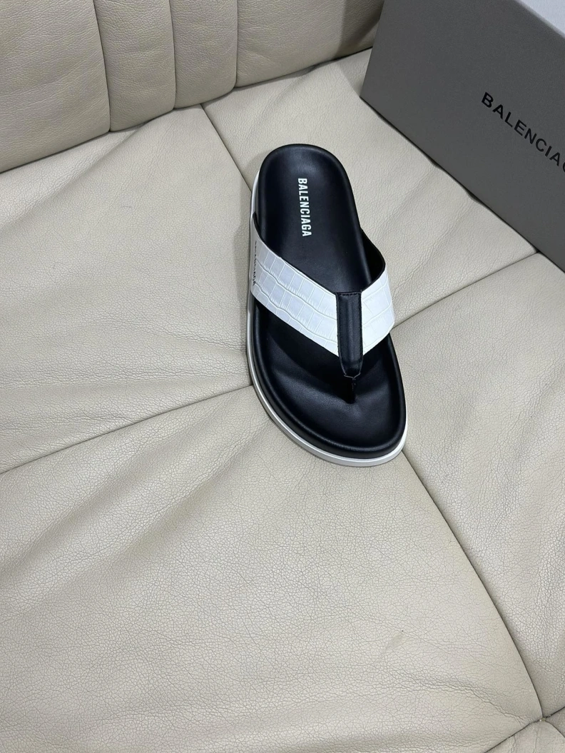 ModernLook Bxlxnciaga Slippers 109335