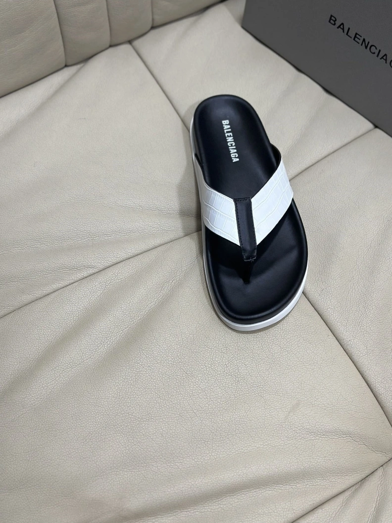 ModernLook Bxlxnciaga Slippers 109335