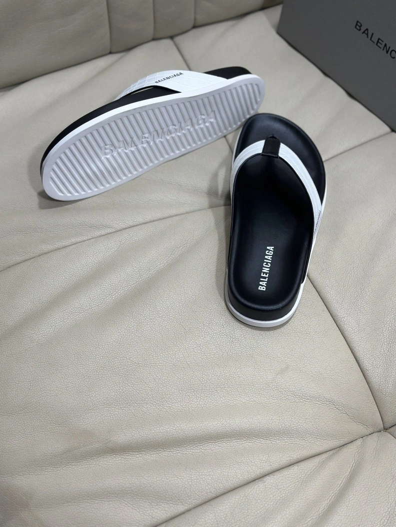 ModernLook Bxlxnciaga Slippers 109335