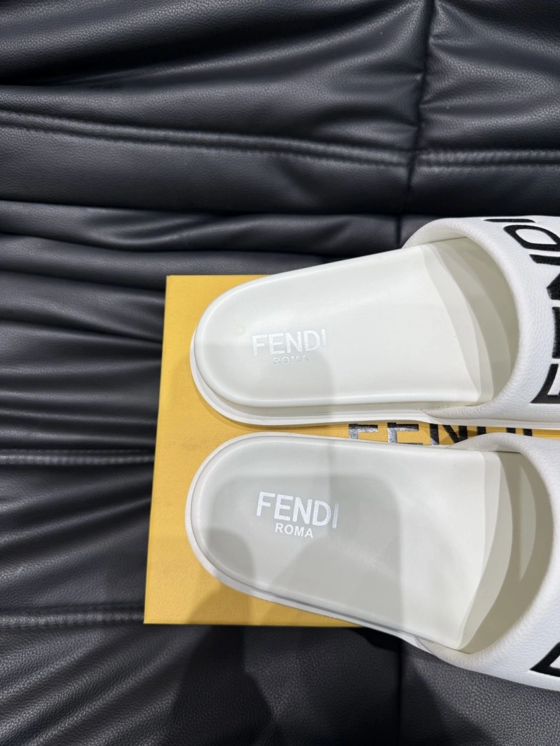 HighQuality Fxndx Slippers 147527