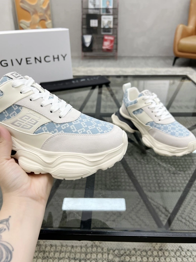 DailyWear Gxvxnchy Sneakers 152672
