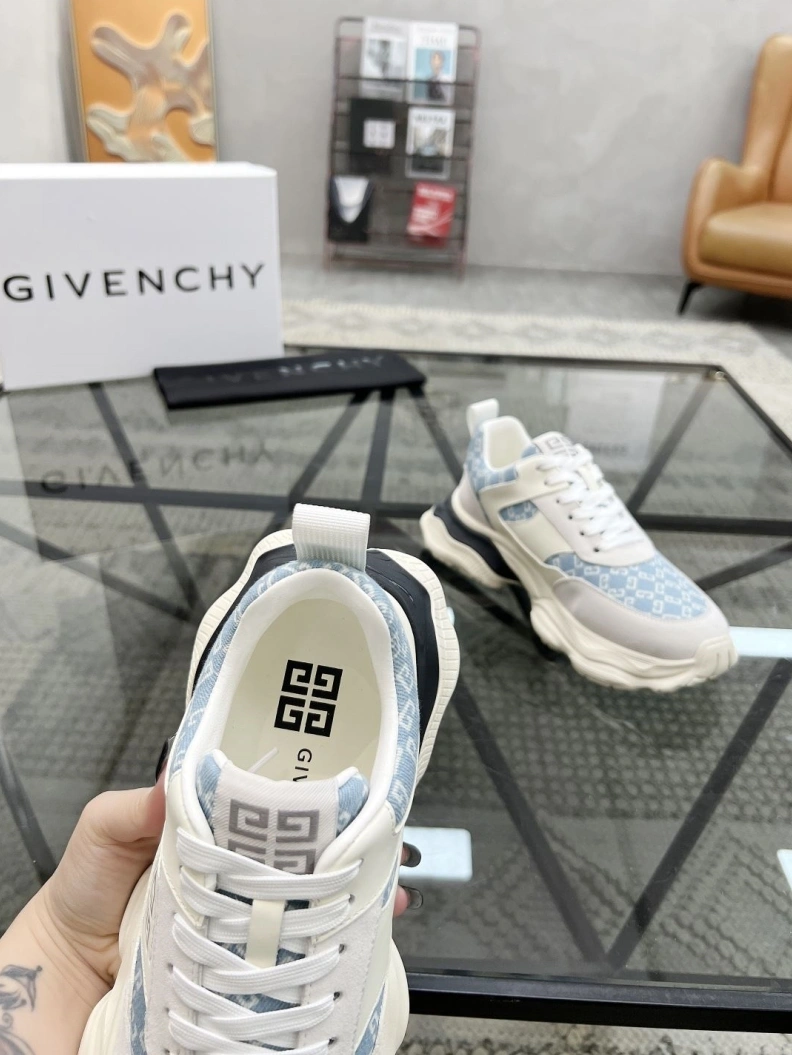 DailyWear Gxvxnchy Sneakers 152672