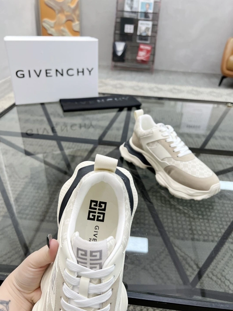 Gxvxnchy Sneakers Elegant 152671