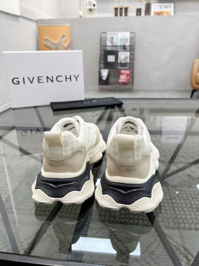 Gxvxnchy Sneakers Elegant 152671
