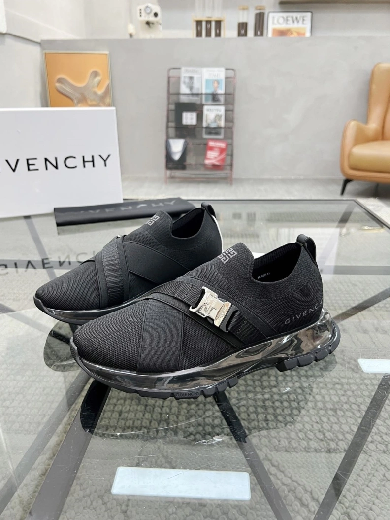 Fashionable Gxvxnchy Sneakers 152667