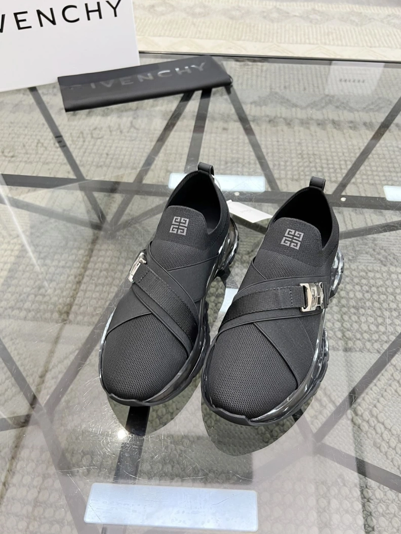 Fashionable Gxvxnchy Sneakers 152667