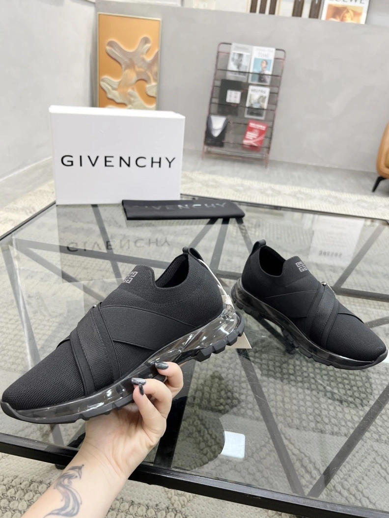 Fashionable Gxvxnchy Sneakers 152667
