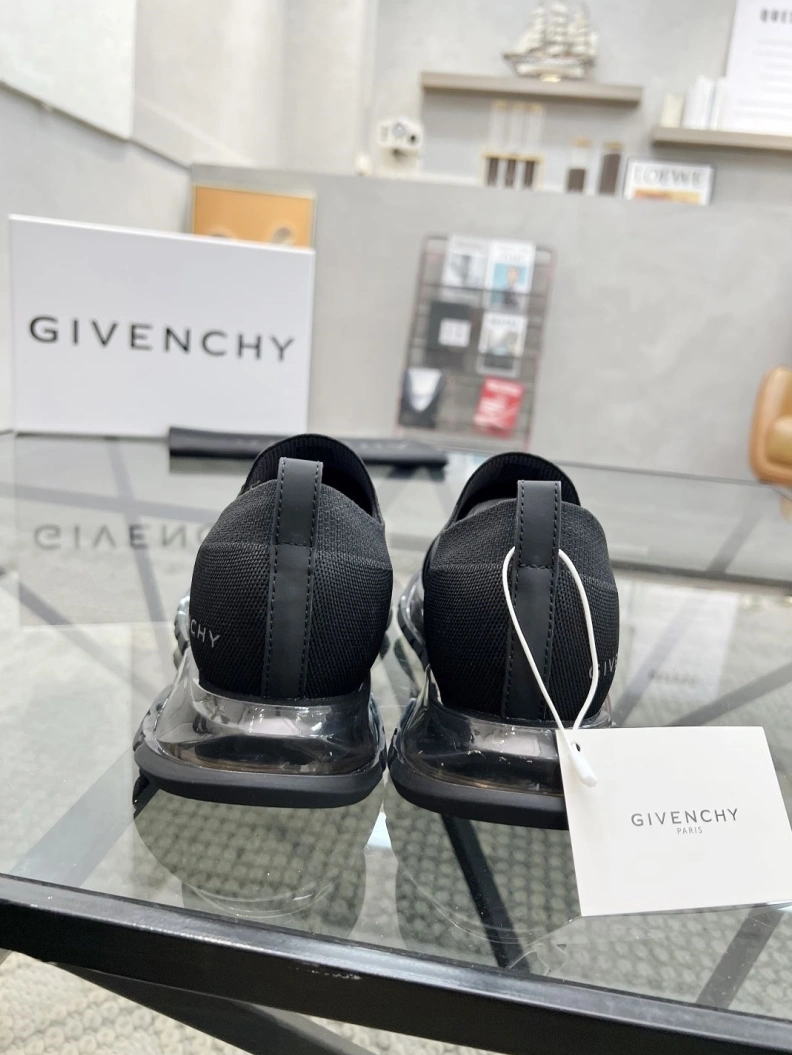 Fashionable Gxvxnchy Sneakers 152667