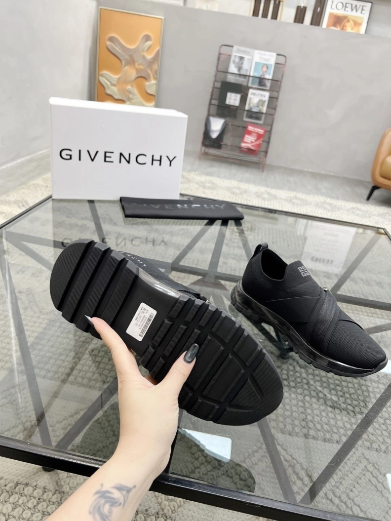 Fashionable Gxvxnchy Sneakers 152667