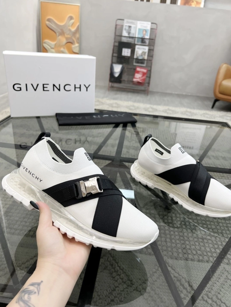 Refined Gxvxnchy Sneakers 152666