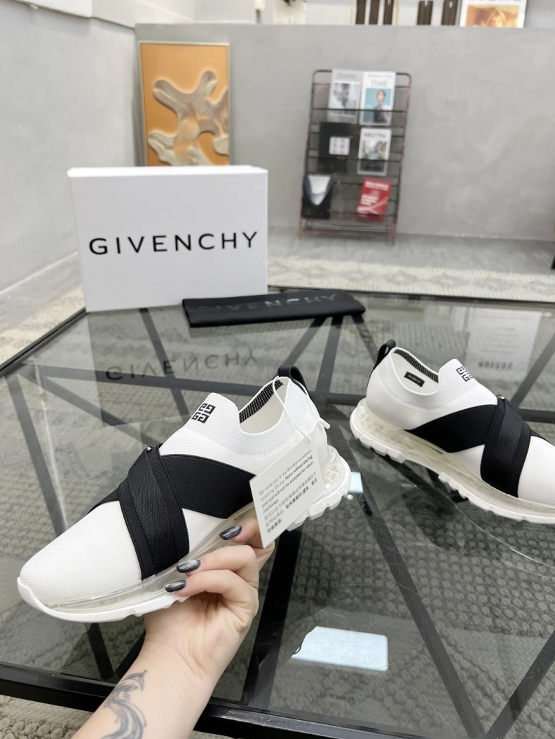 Refined Gxvxnchy Sneakers 152666