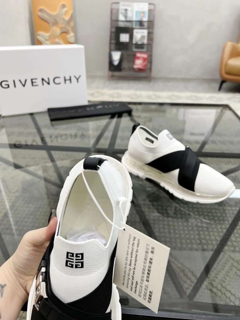 Refined Gxvxnchy Sneakers 152666