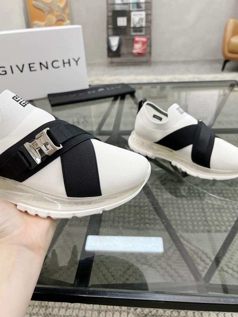 Refined Gxvxnchy Sneakers 152666