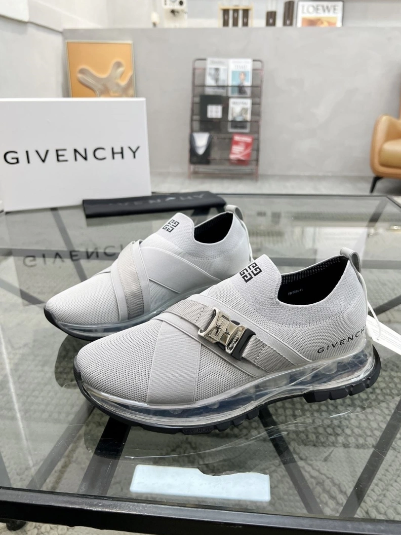 Minimalist Gxvxnchy Sneakers 152661
