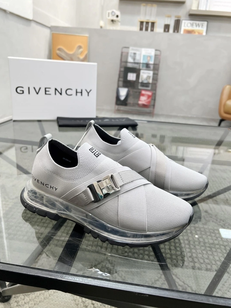 Minimalist Gxvxnchy Sneakers 152661