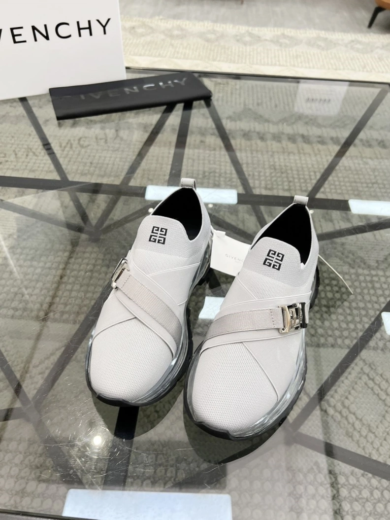 Minimalist Gxvxnchy Sneakers 152661