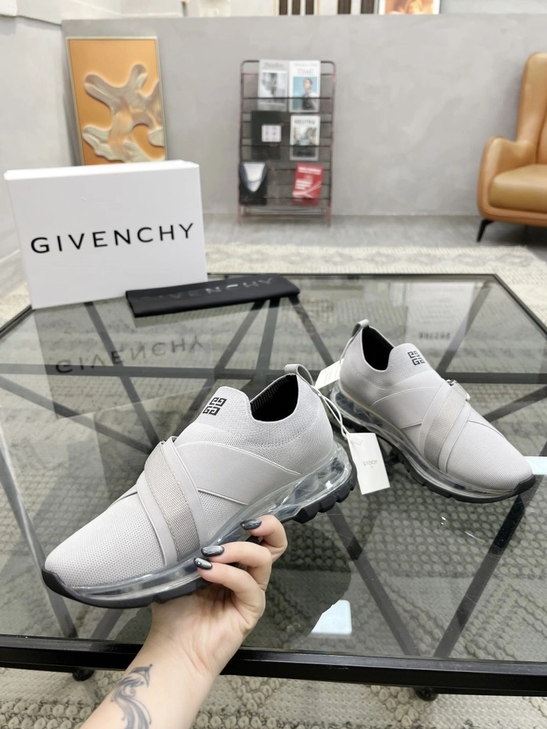 Minimalist Gxvxnchy Sneakers 152661