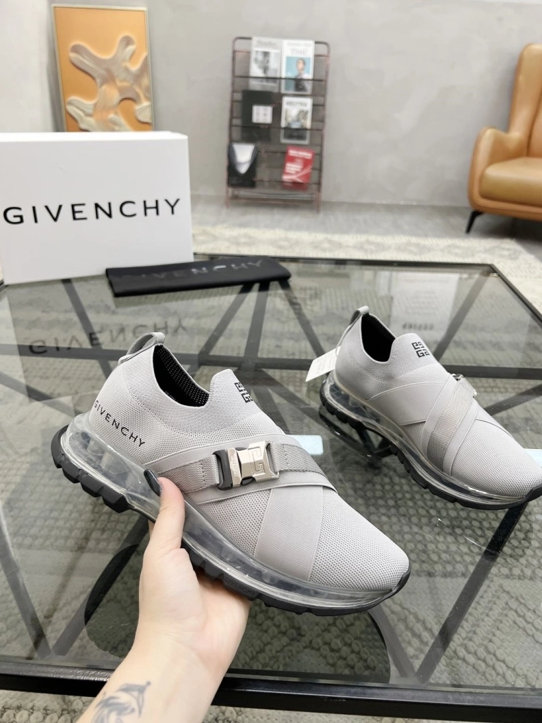 Minimalist Gxvxnchy Sneakers 152661