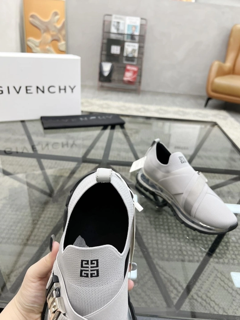 Minimalist Gxvxnchy Sneakers 152661