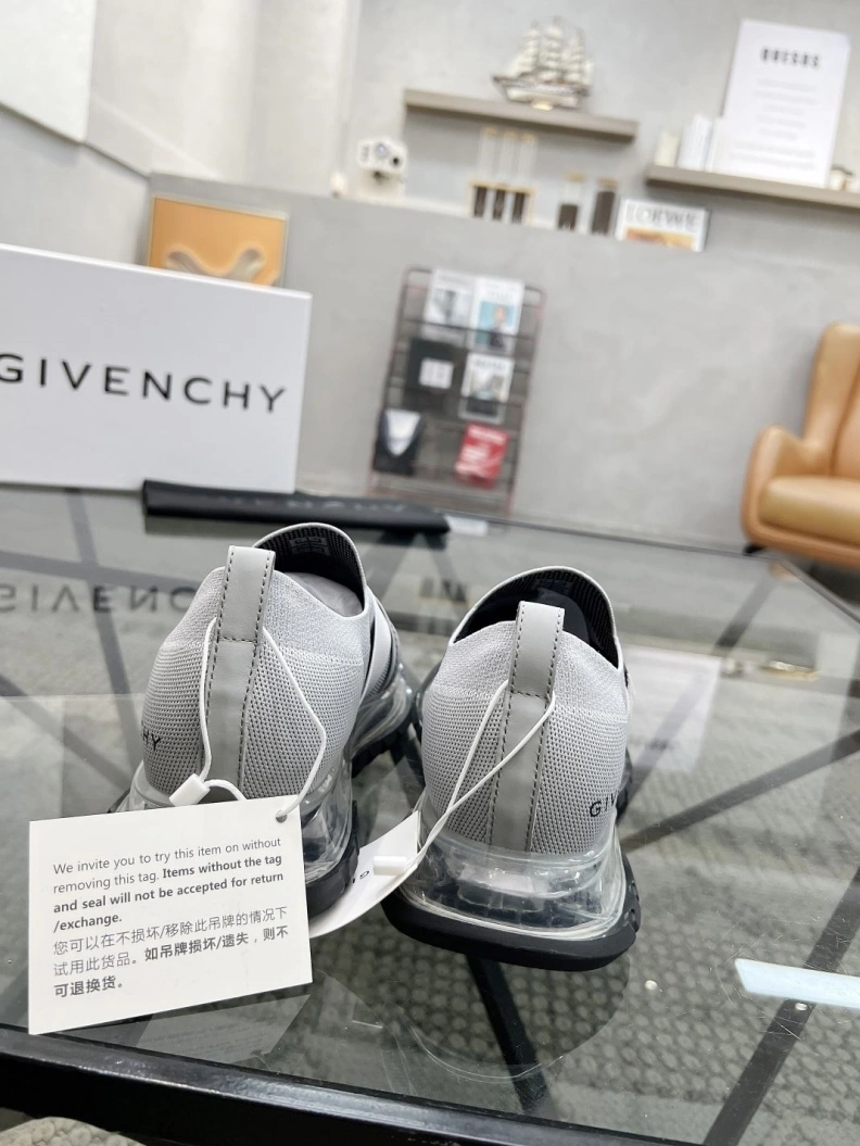 Minimalist Gxvxnchy Sneakers 152661