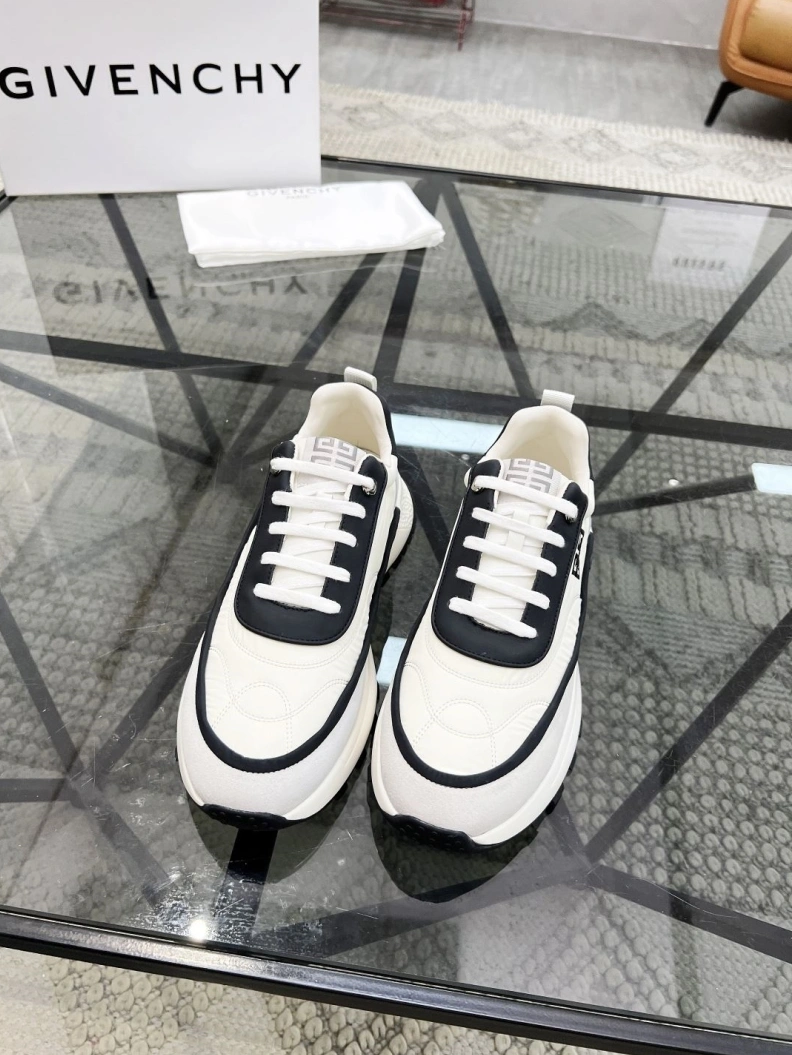 Classic Gxvxnchy Sneakers 152655