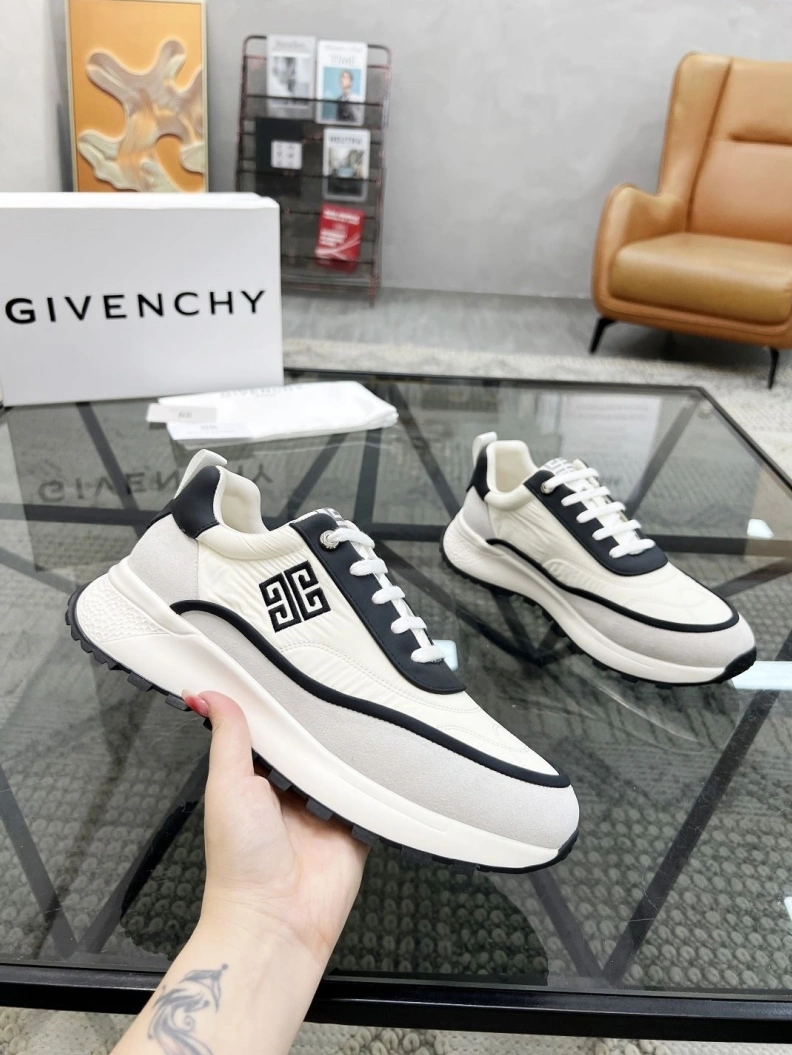 Classic Gxvxnchy Sneakers 152655