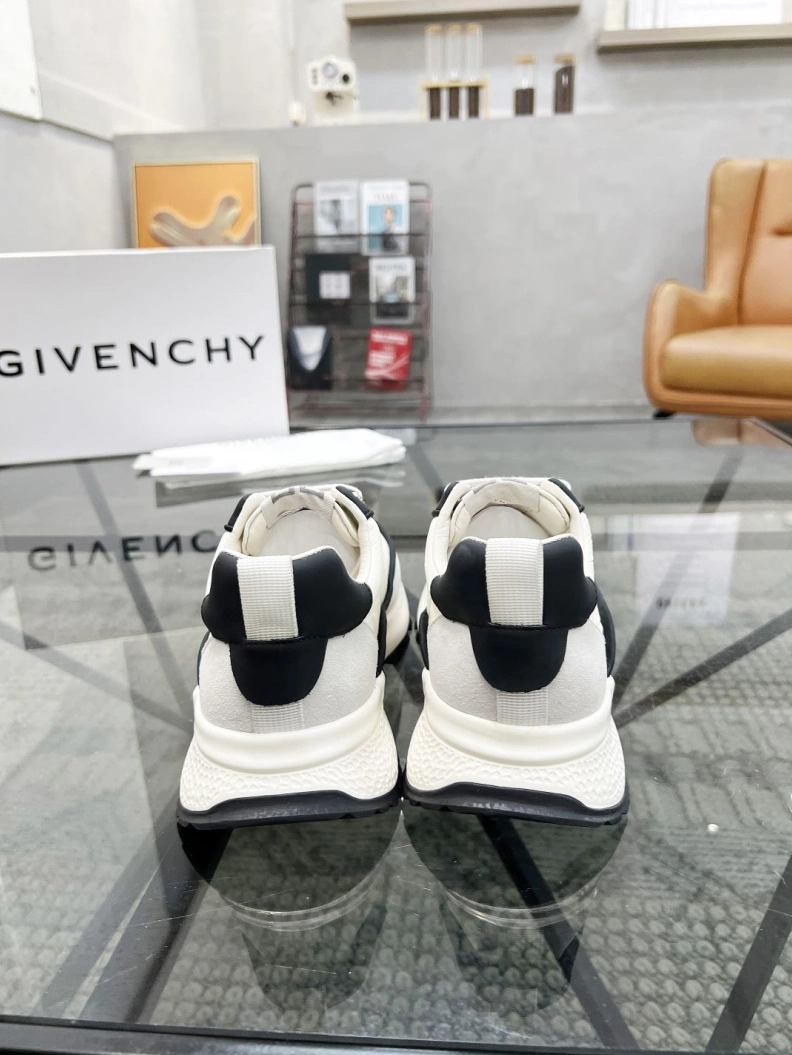 Classic Gxvxnchy Sneakers 152655
