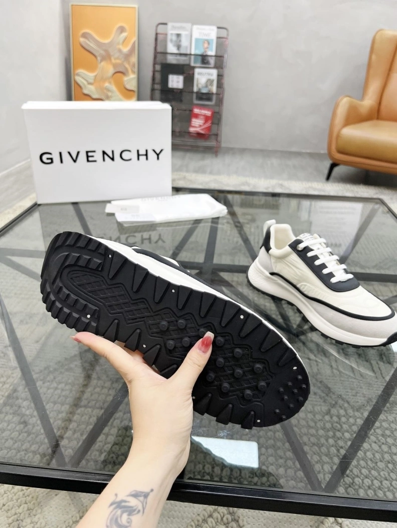 Classic Gxvxnchy Sneakers 152655