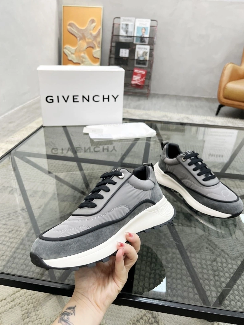 Gxvxnchy Sneakers Affordable 152660