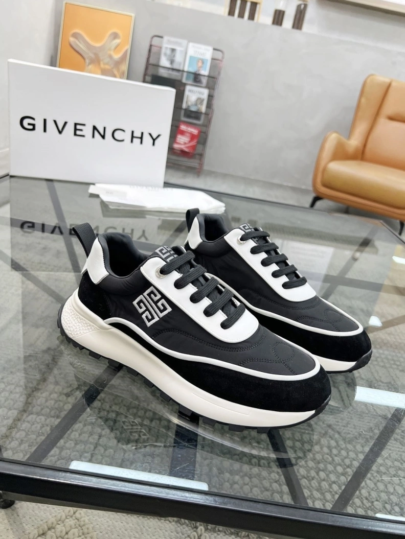 Gxvxnchy Sneakers EyeCatching 152662